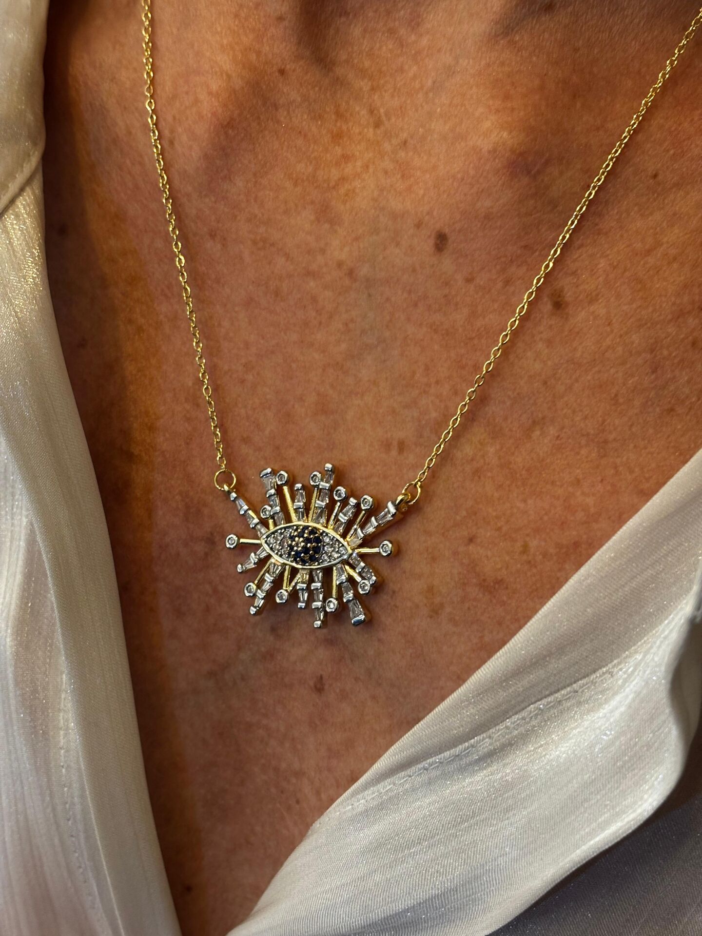 Eye With Stones Kolye