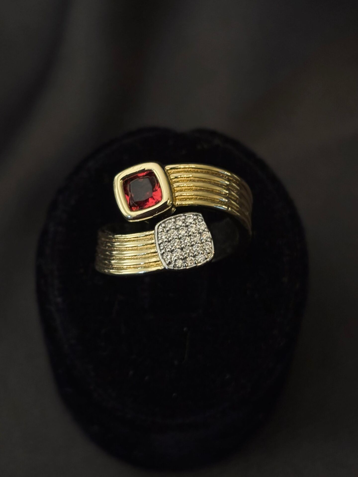 Rouge Elegance Yüzük