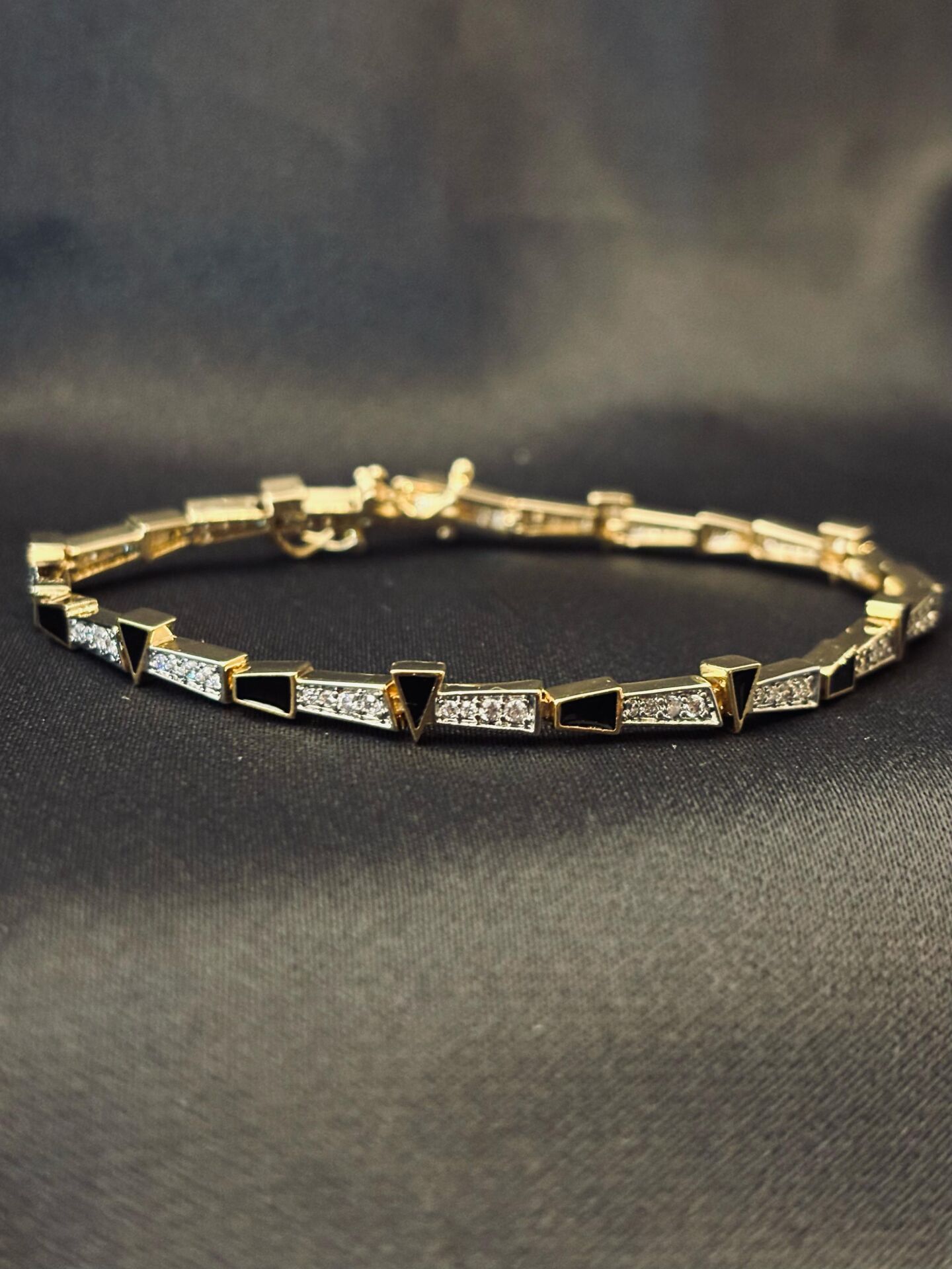 Radiant Wrist Bileklik