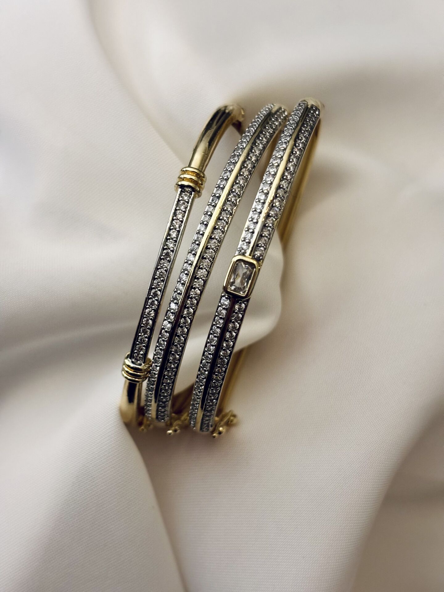Aura of Pure Elegance Bileklik Set