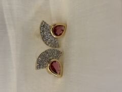 Yelpaze kırmızı küpe